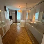 Luxury Apartment With Jacuzzi