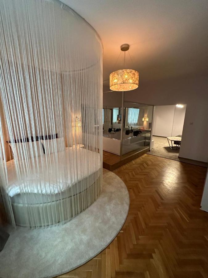 Luxury With Jacuzzi Apartament *